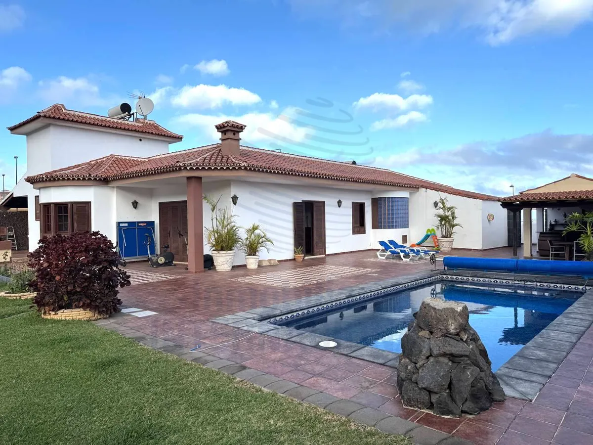 Chalet con terreno en Puerto de la Cruz - Imagen 1